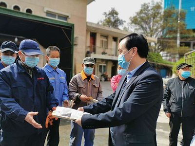 西北师范大学校领导慰问一线职工并检查劳动保护用品供应保障工作